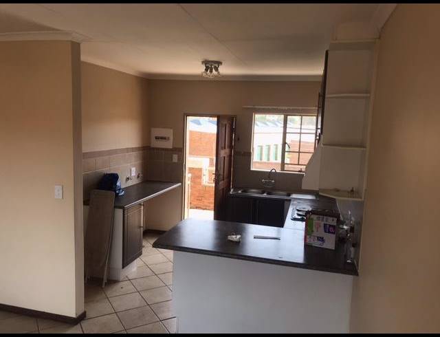 2 BEDROOM APARTMENT FOR SALE IN MOOIKLOOF RIDGE ESTATE